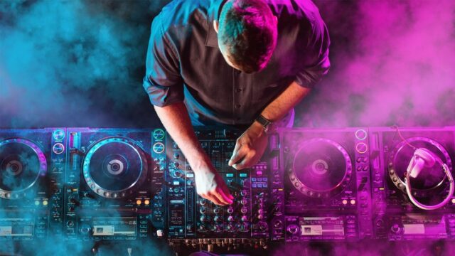 Learn How to Become a DJ with Traktor TUTORIAL