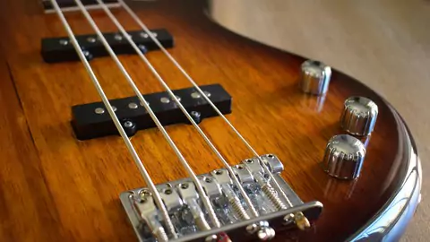 How To Play Bass Guitar: Zero To Hero [TUTORIAL]